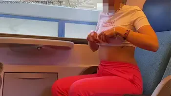 MASTURBO UNO SCONOSCIUTO IN TRENO DAVANTI A TUTTI