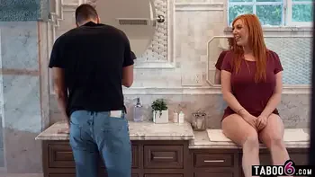 Big ass MILF stepmom Lauren Phillips forgot her pants in front of her stepson