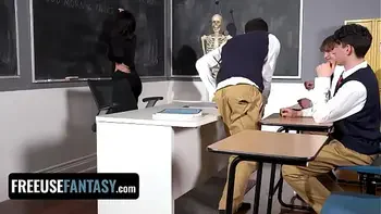 Curvy Teacher Valentina Nappi Gets Fucked By Three Students In A Classroom - FreeUse Fantasy