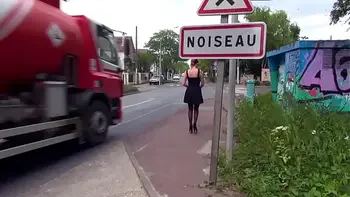 Mature à poil dans la rue et baisée en public !-MF200956 1