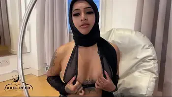 ARABIAN MUSLIM GIRL WITH HIJAB FUCKED HARD BY WITH MUSCLE MAN