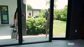 Alexa Payne in Free Use Hot StepMom with Big Juicy Tits Gets naked to Move Into my House