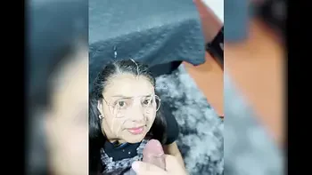 Dos corridas masivas en la cara de mi hermanastra estudiante, a cambio de ayudarle con su tarea!