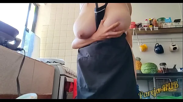 Me encuentro a Karely en la cocina (Termina empinada)