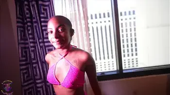 Gianna Spade Gets Fucked Hard At The Caesars Palace After Getting A Visit From The Hotels Concierge