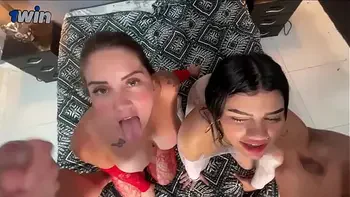 Hermanastras compartiendo dos pollas mientras estan solas en casa - Sara Films