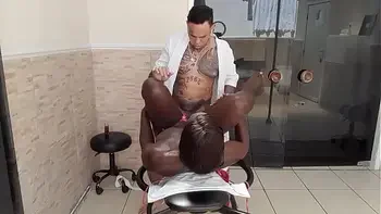 Massagista se deu bem comeu a preta mais gostosa e gozou muito