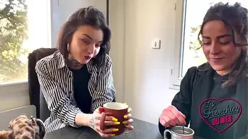 Crystal et Manéa, deux coquines qui adorent le sexe