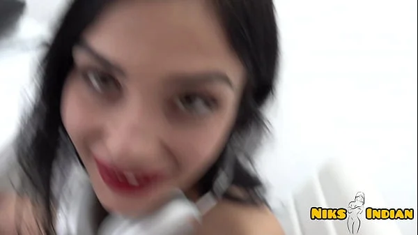 १८ साल की गुड़िया जैसी सौतेली बहन को गांड चटवा कर हरामी ने खूब चोदा