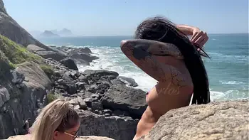 EU E MINHA AMIGA FICAMOS COM TESÃO E FODEMOS NA PRAIA DE NUDISMO