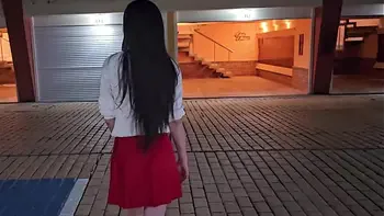 I meet an old friend at a hotel and she invites me to her room.