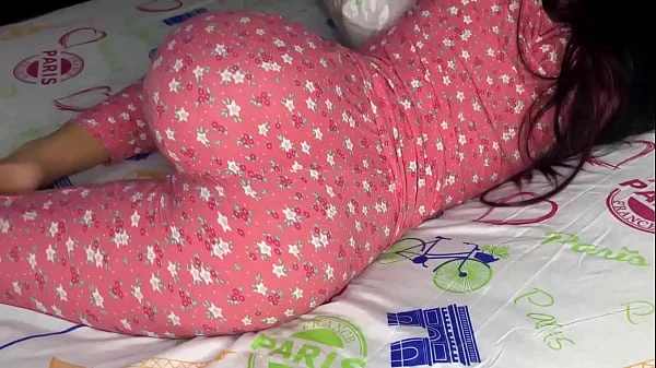 El Culo de mi Hijastra de 18 Años con Grandes Nalgas