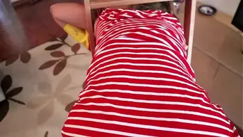 Please sir, help me, I got stuck in the ladder while cleaning