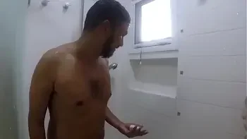 Levando rola no banho