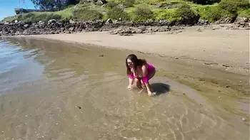 Milf's Tits suddenly Fell Out of her Swimsuit on the Beach