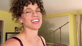 Stepmom Proves She's Not a Lesbian Stepsister