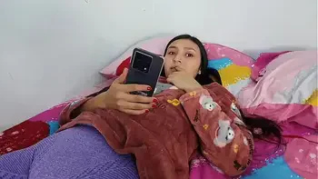 Rosibel, the stepdaughter most desired by her stepfather, takes off the condom so that it ends up inside her pussy