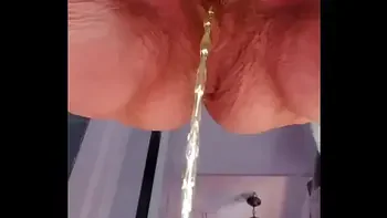 Oma met harige kut plast