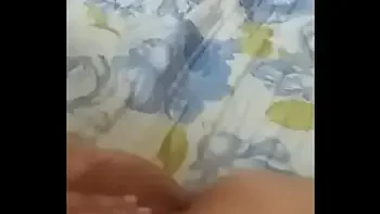 Moça se masturbando