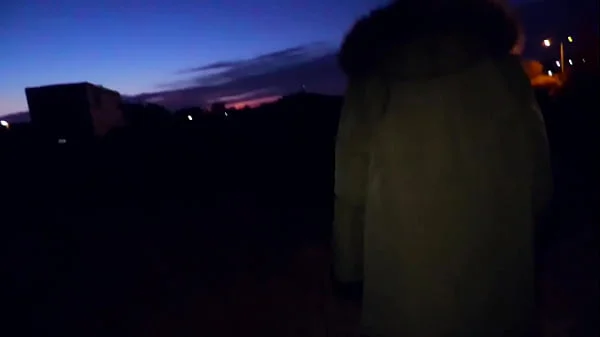 A camgirl fucks with a fan