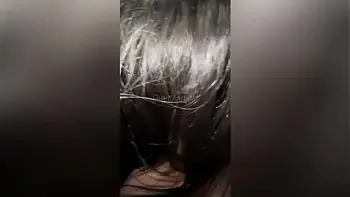 Liberada pelo corno no Gloryhole, novinho não aguentou e jorrou leite na ninfetinha - Bia Martins