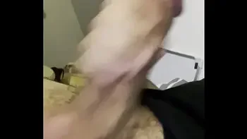 Belle branlette d'une grosse queue arabe humide / Nice handjob from a big wet Arab cock