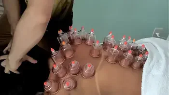 Esposa pediu para filmar a sessão de massagem