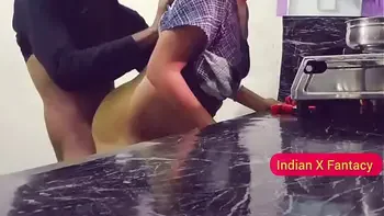 प्लीज अभी नहीं चोदो कोई आ जायेगा।भाभी को कीचन में जबरदस्ती चोदा