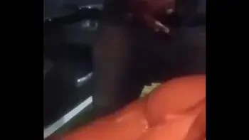 esposa gemendo na pica de desconhecido no estacionamento