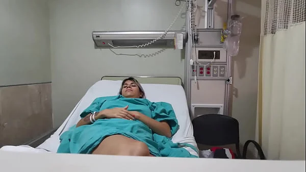 Por eso se tardaba tanto en atenderme en el IMMS, el doctor me chupa las tetas/ Daniela/ Hyperversos