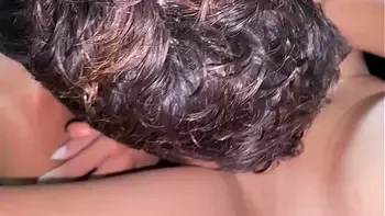 AYUDO A ORDEÑAR A MI STEPBRO