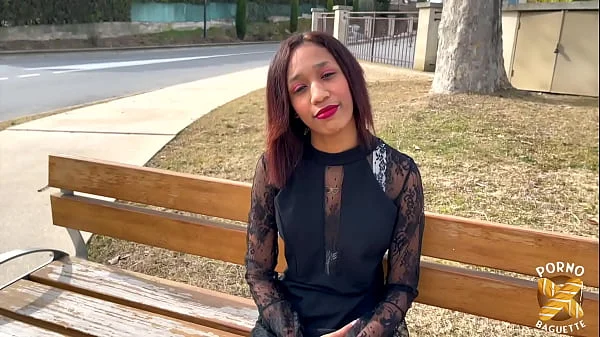 Reyna veut maintenant deux bites pour sa chatte