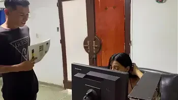 NO Profe Duele!!!    Alumna Teen  se va con su profesor  al salir de la escuela, real casero