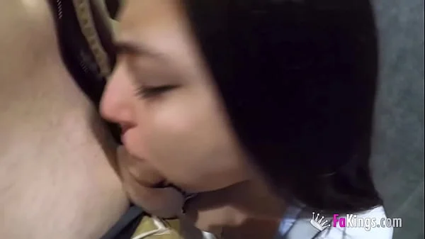 Sneaky fuck inside a mall: Nuria Millan knows how to roll!! :-D