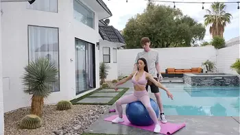 Personal Trainer Tests Eva Long's Pussy Endurance With His Cock