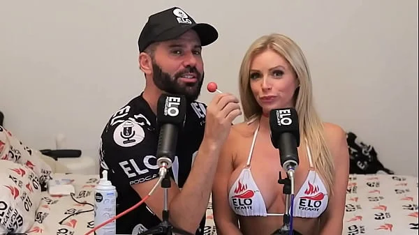 Huney Baked Melons folla con Elo Podcast en medio de la entrevista
