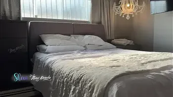 Esposa gostosa Thay Ksada fodendo gostoso com o novinho no flat sem o corno