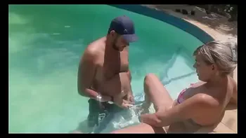 Hot Mutual Masturbation in swimming pool