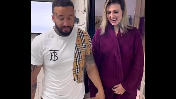 Minha primeira vez sentando na pica de um homem em gravação porno. E meu marido corno ficou olhando eu sentado gostoso na pica do cadeirante !