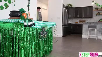 Kissing booth practise with tiny teen stepsister Della Cate