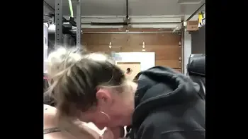 Fucking my thick hairdresser, mase619 gives a tip!