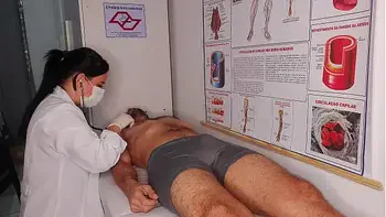 Ereção na frente da enfermeira