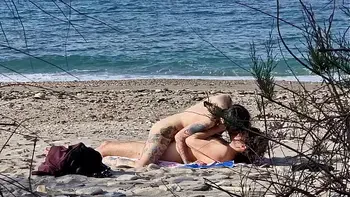 Beach sex between two passionate lovers. Female Squirting Orgasms at 7.40 and 13.25 - - Video shot with my new telephoto lens