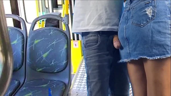 Jovem estudante encoxada e fodida no ônibus em público!