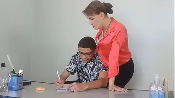 Fui parar na diretoria da escola e fui punido pela diretora safada