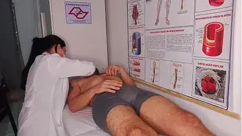 Ereção na frente da enfermeira