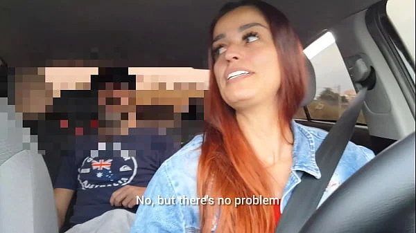 Motorista de app safada pegou passageiro se masturbando por trás e fudeu com ele sem camisinha!