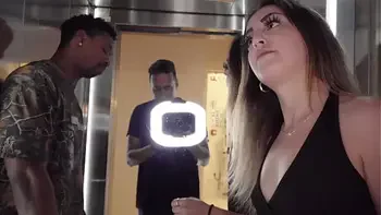 Me follo a una chica ramdon que me encuentro por la calle y la detono bien duro