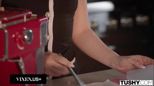 TUSHY Insatiable Blonde Anna Claire Clouds Gapes Her Perfect Round Ass