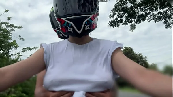 Recogí a Mi Cliente Favorito De DIDI Sin Sostén y Toco Mis Grandes Tetas Nuevamente